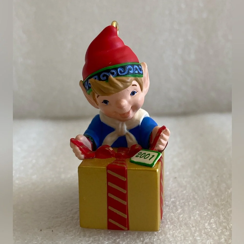 Vintage Christmas 2001 Hallmark Keepsake Ornament 